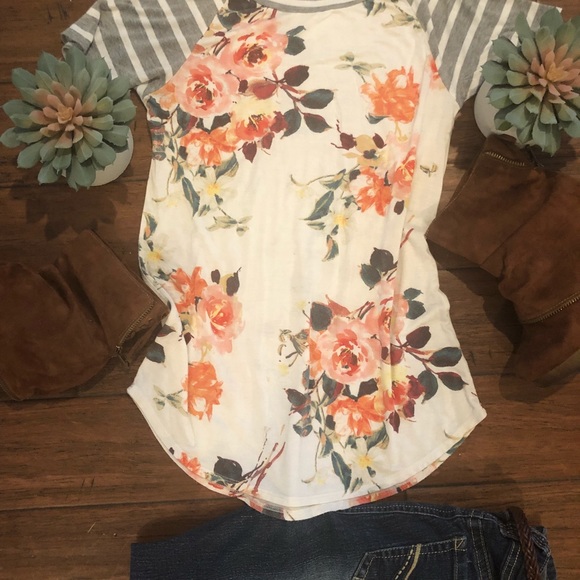 🍍First look Reglan baseball tee floral/ stripe🍍 - Picture 5 of 5